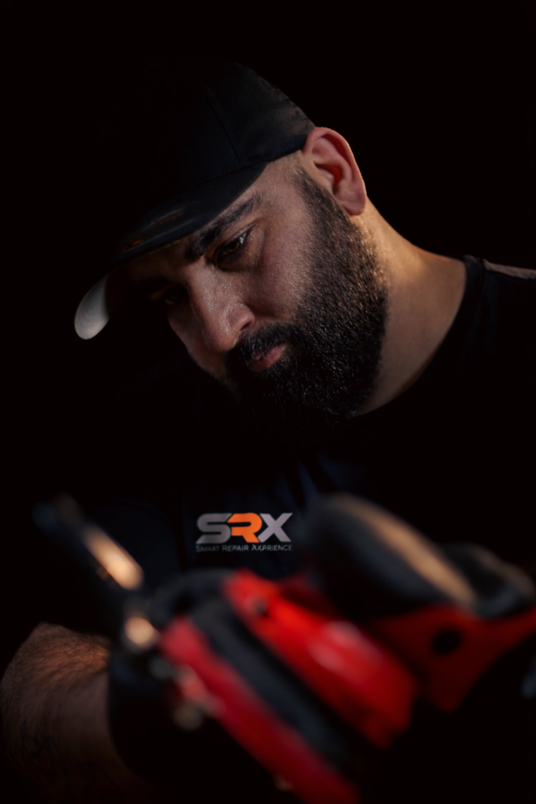 Coskun Gül bei SRX Smart Repair Xperience bei der professionellen Fahrzeugaufbereitung